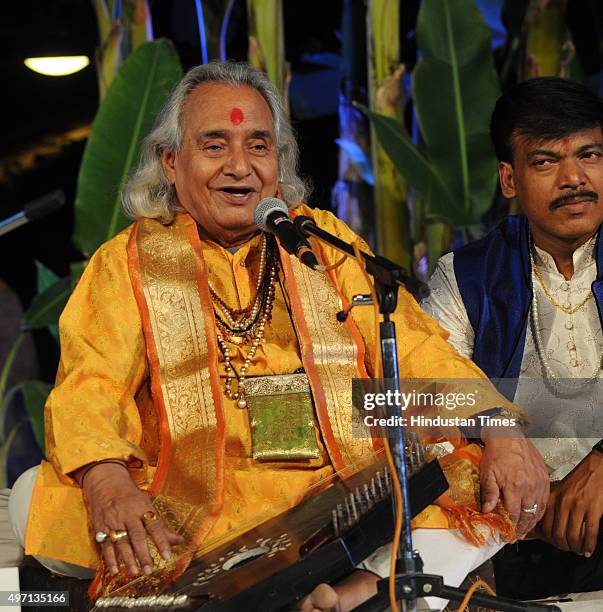 Annul Singer 15 Chhannulal Mishra Stock Photos, High-Res Pictures, and Images ...