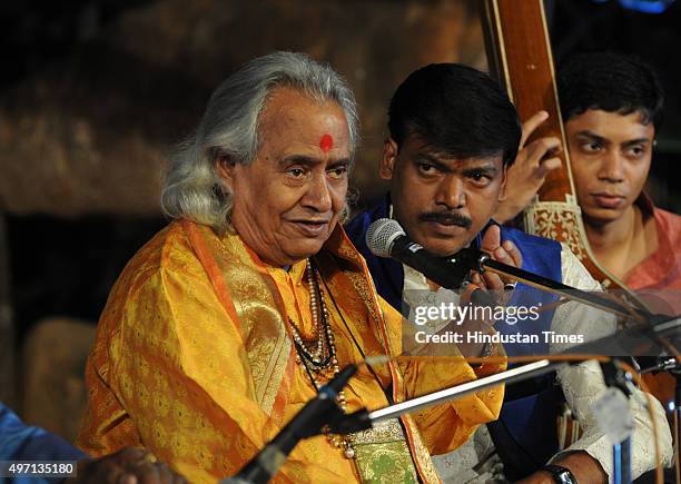 Annul Singer 15 Chhannulal Mishra Stock Photos, High-Res Pictures, and Images ...