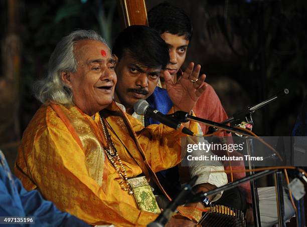Annul Singer 15 Chhannulal Mishra Stock Photos, High-Res Pictures, and Images ...