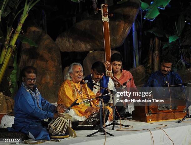 Annul Singer 15 Chhannulal Mishra Stock Photos, High-Res Pictures, and Images ...