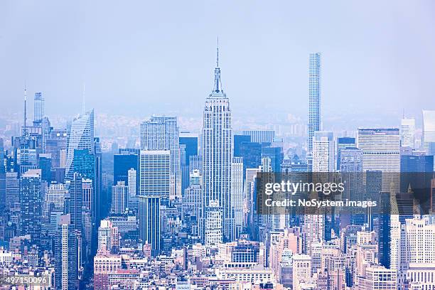 vide view of manhattan from the freedom tower - centre commercial vide stock pictures, royalty-free photos & images