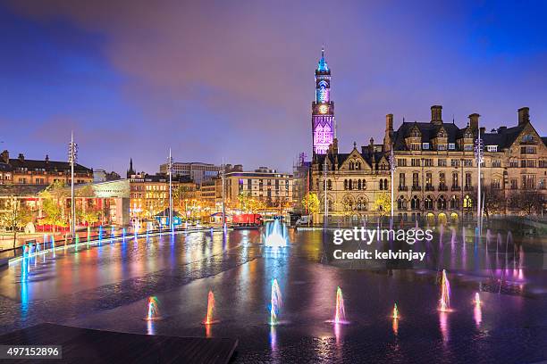 bradford town hall and centenary square at night - west yorkshire stockfoto's en -beelden