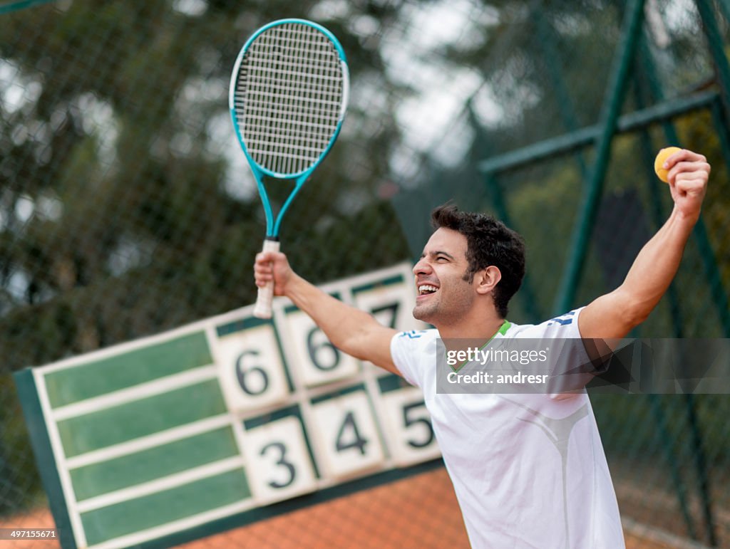 Mann gewinnen ein tennis-match