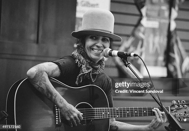 Singer-songwriter Linda Perry performs at The Grove at Barnes & Noble at The Grove on November 14, 2015 in Los Angeles, California.