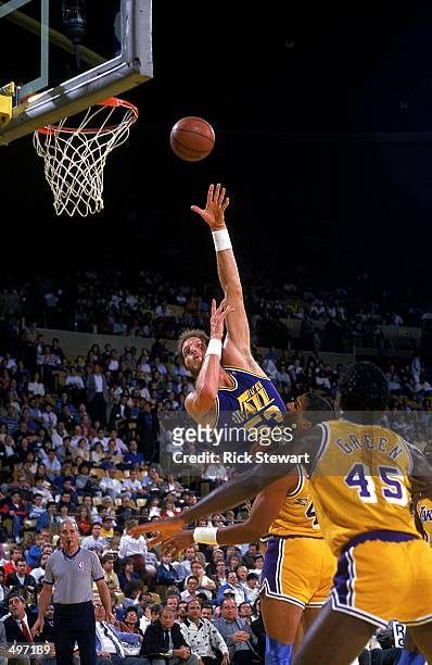Mark Eaton of the Utah Jazz makes a layup during a game against the Los Angeles Lakers. Mandatory Credit: Rick Stewart /Allsport