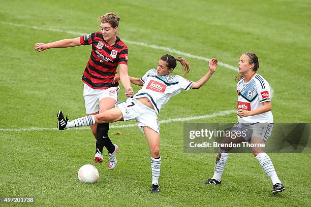 Enza Barilla of the Victory competes with Elizabeth Grey of the Wanderers during the round five W-League match between the Western Sydney Wanderers...