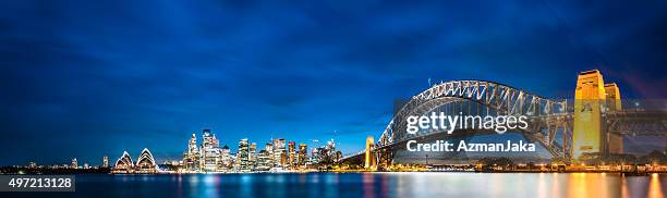 skyline of sydney at dusk - sydney harbour bridge stockfoto's en -beelden