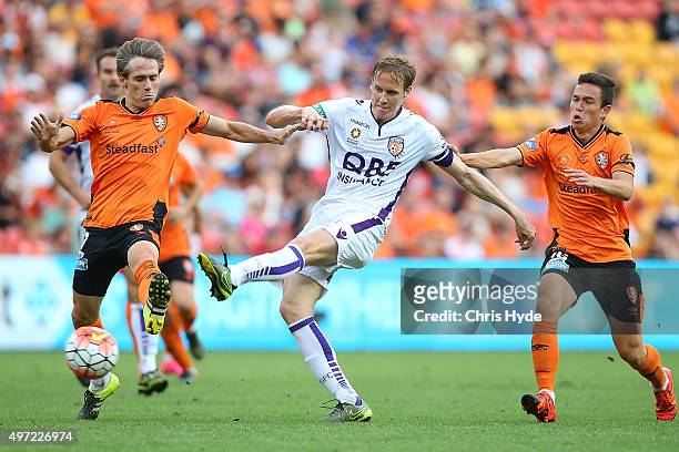 Michael Thwaite of the Glory kicks during the round six A-League match between Brisbane Roar and Perth Glory at Suncorp Stadium on November 15, 2015...