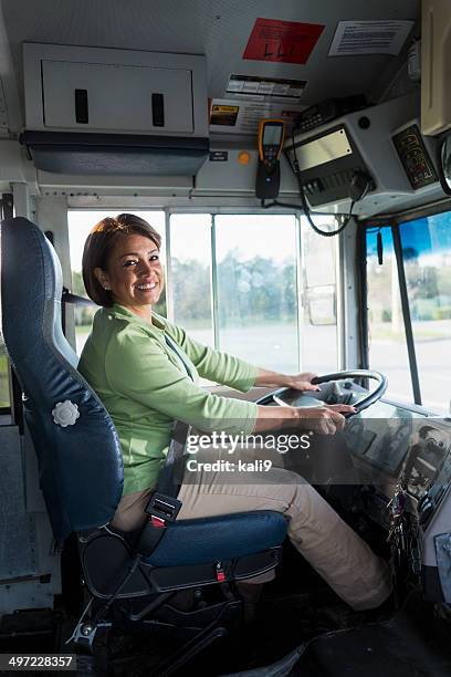 weibliche fahrer - busfahrer stock-fotos und bilder