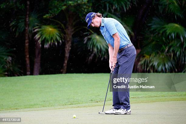 Will Wilcox of the United States putts on the first hole during the final round of the OHL Classic at the Mayakoba El Camaleon Golf Club on November...