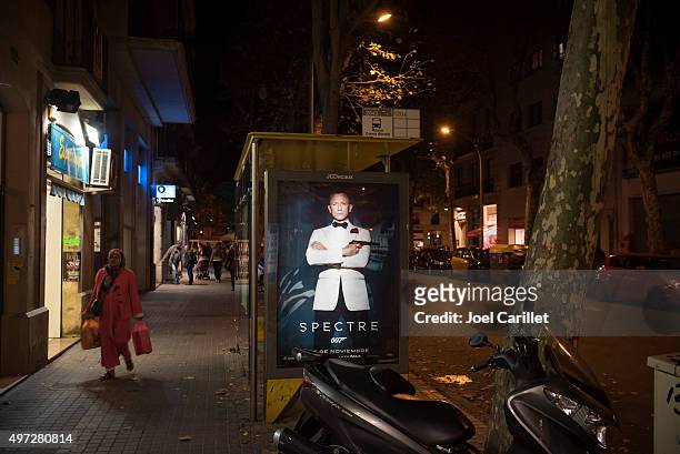 james bond movie spectre promoted in barcelona, spain - james bond fictional character stock pictures, royalty-free photos & images