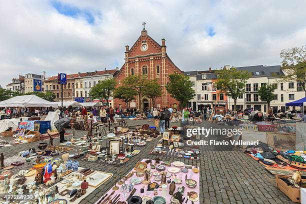 brussels, flea market, place du jeu de balle - belgium - nederzettingen stockfoto's en -beelden