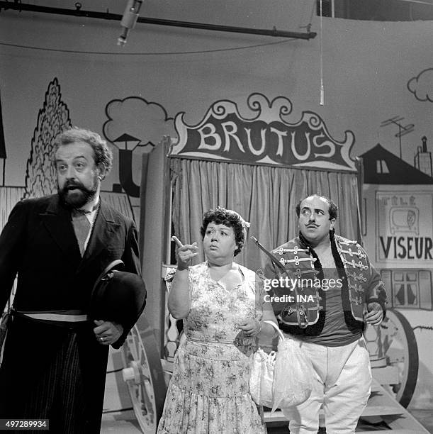 André CELLIER, Jackie Sardou and Pierre Mirat during the shooting of a scene of "Brutus's holidays".