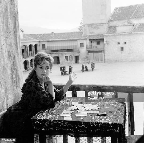 Jeanne Moreau plays cards in a scene of "An immortal history", drama realized by Orson Welles and adapted by a piece of news of Karen Blixen