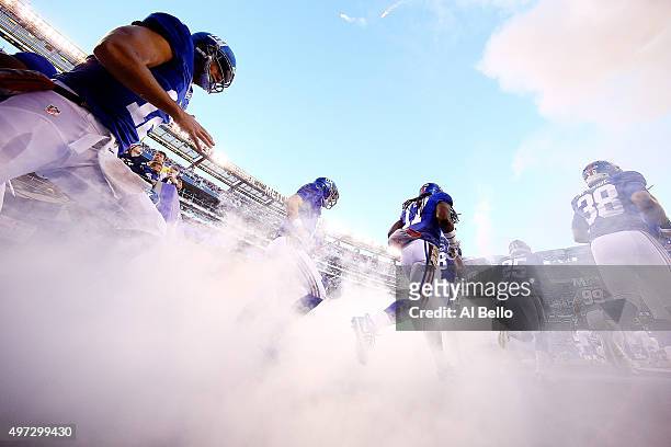 The New York Giants take the field prior to the game against the New England Patriots at MetLife Stadium on November 15, 2015 in East Rutherford, New...