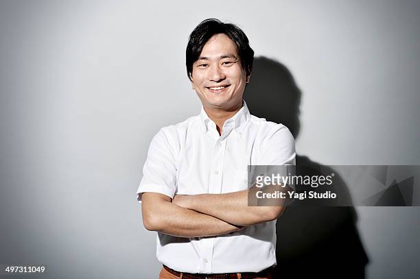 portrait of man,japan - short sleeved stockfoto's en -beelden