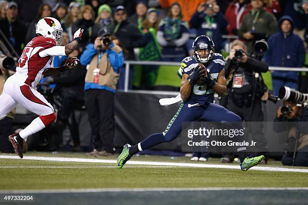Doug Baldwin of the Seattle Seahawks catches a touchdown pass during the third quarter against the Arizona Cardinals at CenturyLink Field on November...