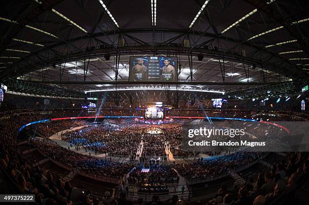 General view of the stadium as Mark Hunt fights Antonio "Bigfoot" Silva during the UFC 193 event at Etihad Stadium on November 15, 2015 in Melbourne,...