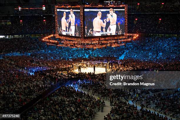 General view of the stadium as Mark Hunt fights Antonio "Bigfoot" Silva during the UFC 193 event at Etihad Stadium on November 15, 2015 in Melbourne,...