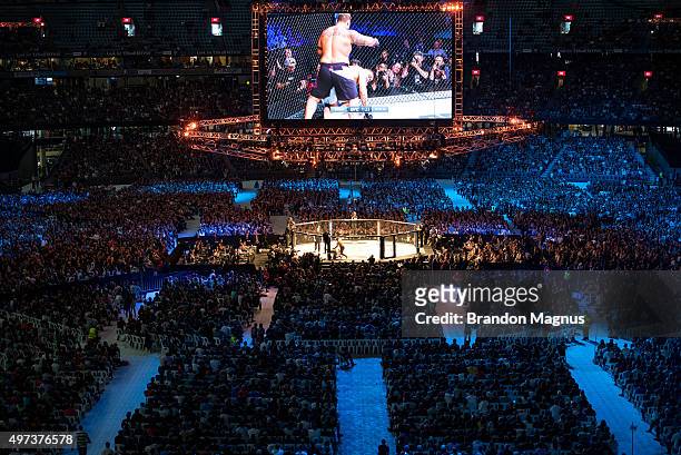 General view of the stadium as Mark Hunt knocks out Antonio "Bigfoot" Silva during the UFC 193 event at Etihad Stadium on November 15, 2015 in...