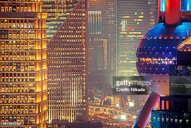 shanghai pudong with oriental pearl tower - shanghai stockfoto's en -beelden