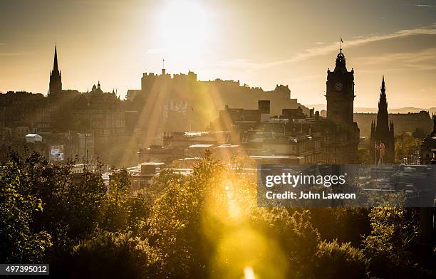 edinburgh cityscape sunset flare - edinburgh scotland autumn stock pictures, royalty-free photos & images