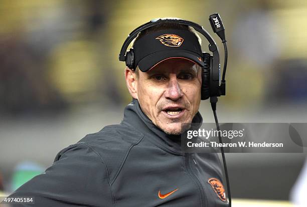 Head coach Gary Andersen of the Oregon State Beavers look on from the sidelines against the California Golden Bears during their NCAA football game...