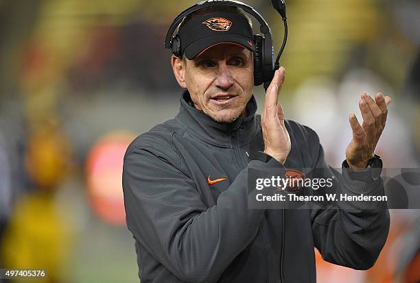 Head coach Gary Andersen of the Oregon State Beavers look on from the sidelines against the California Golden Bears during their NCAA football game...