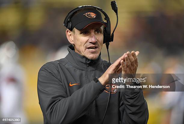 Head coach Gary Andersen of the Oregon State Beavers look on from the sidelines against the California Golden Bears during their NCAA football game...