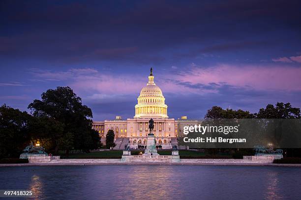 us capitol at night - capitool gebouw stockfoto's en -beelden