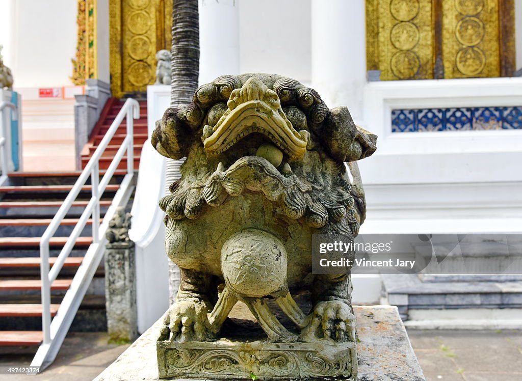 Wat Sommanat statue