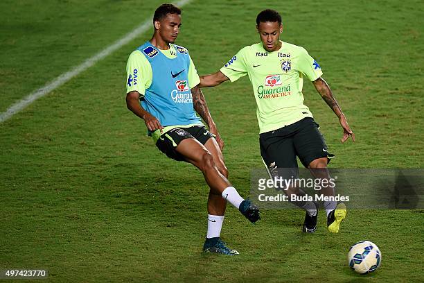 Brazilian players Neymar and Danilo take part in a training session at the Pituaçu stadium on the eve of the 2018 FIFA World Cup Russia Qualifiers...
