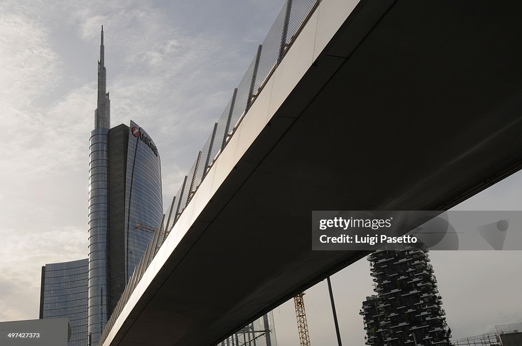 Unicredit skyscraper and Bosco Verticale