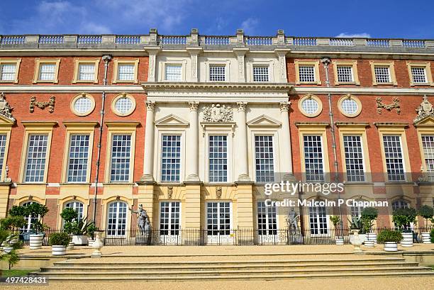 hampton court palace - hampton court palace stock pictures, royalty-free photos & images
