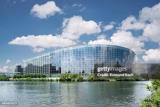european parliament building - estrasburgo fotografías e imágenes de stock