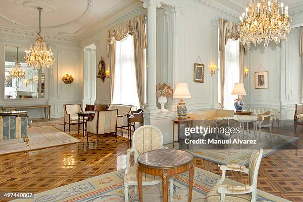 the lounge of royal family in magdalena palace - peace palace stock-fotos und bilder