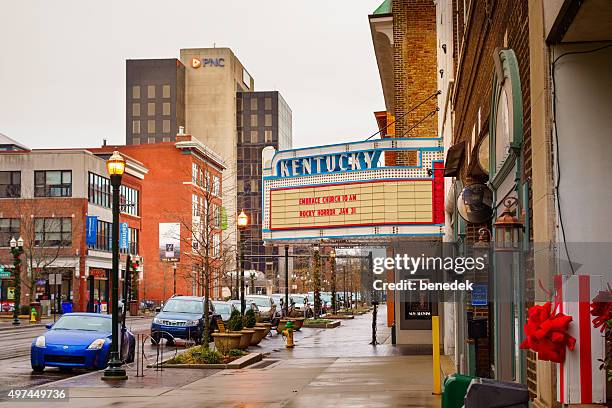 theater und der innenstadt von lexington, kentucky, usa - lexington   kentucky stock-fotos und bilder