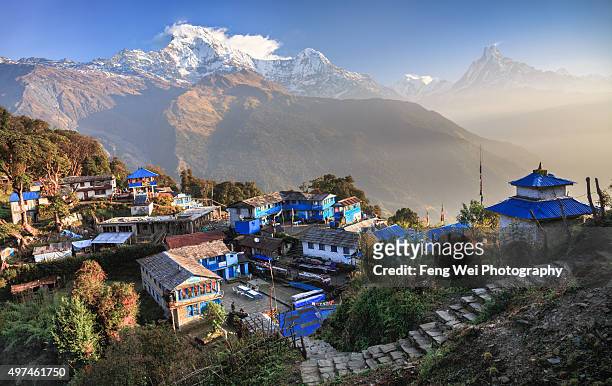dawn at tadapani, annapurna region, nepal - nepal stock pictures, royalty-free photos & images