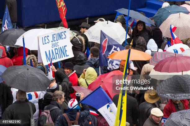 parisiens pour marine - 1er mai photos et images de collection