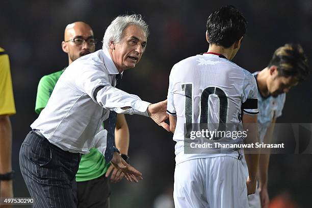 Vahid Halilhodzic Head coach and Shinji Kagawa of Japan talks during the 2018 FIFA World Cup Qualifier match between Cambodia and Japan on November...