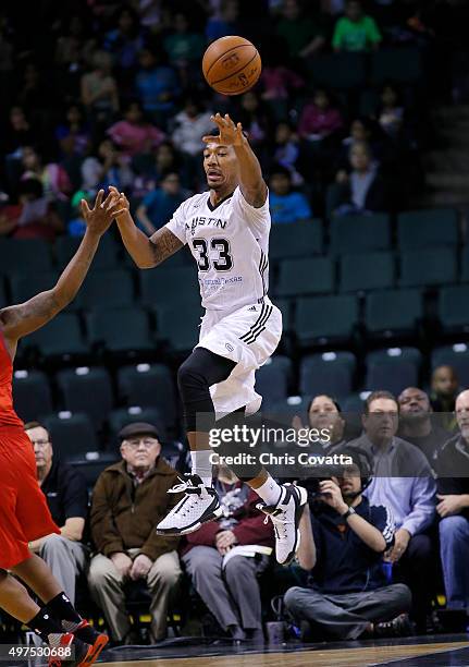 Orlando Johnson of the Austin Spurs passes the ball against the Grand Rapids Drive at the Cedar Park Center on November 17, 2015 in Cedar Park,...