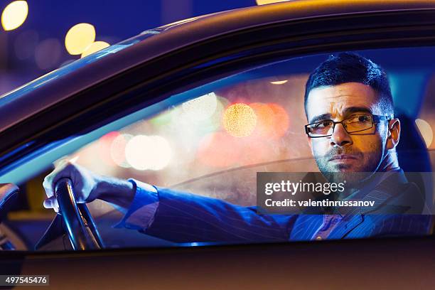 driving a car at night - auto radio stockfoto's en -beelden