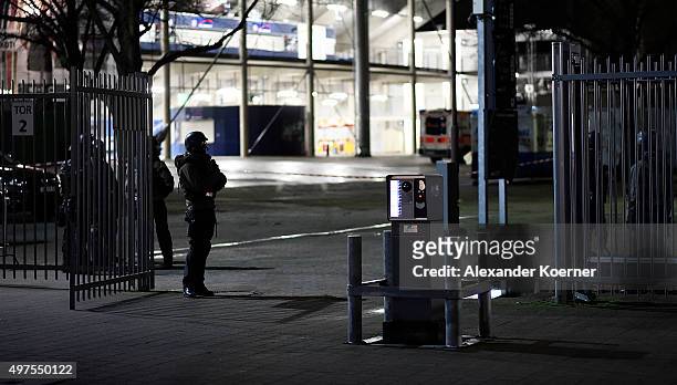 Special forces secure the HDI-Arena after a bomb alert prior the match Germany against the Netherlands at the HDI-Arena on November 17, 2015 in...