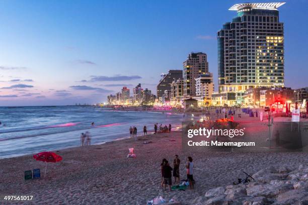 ge'ula beach and the town - tel aviv stock-fotos und bilder