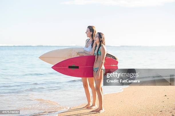 mother and daughter going surfing - hawaii vacation and parent and teenager stock pictures, royalty-free photos & images