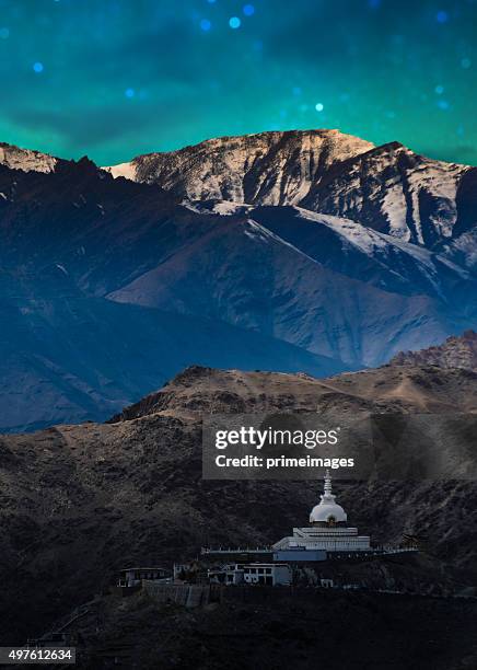 starry night in norther part of india - zanskar stock pictures, royalty-free photos & images