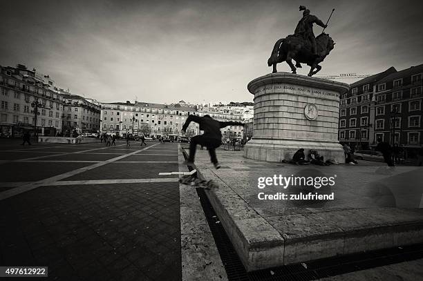 skater in lissabon - praca de figueria stock-fotos und bilder