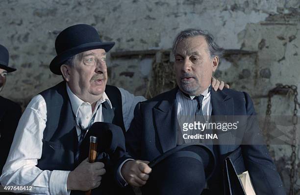 Pierre Tornade and Michel Serrault in a scene of "the Bailiff", television film realized by Pierre Tchernia according to the piece of news of Marcel...