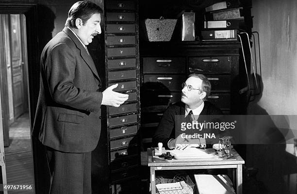 Pierre Tornade and Michel Serrault during the shooting of the television film "crosses Him wall" adapted and realized for the television by Pierre...