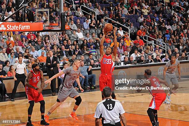 Wesley Johnson of the Los Angeles Clippers grabs a rebond against the Phoenix Suns at Talking Stick Resort Arena on November 12, 2015 in Phoenix,...